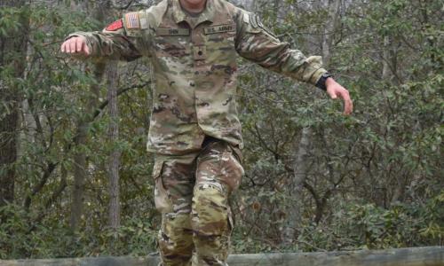 CDT Shin performing obstacle course